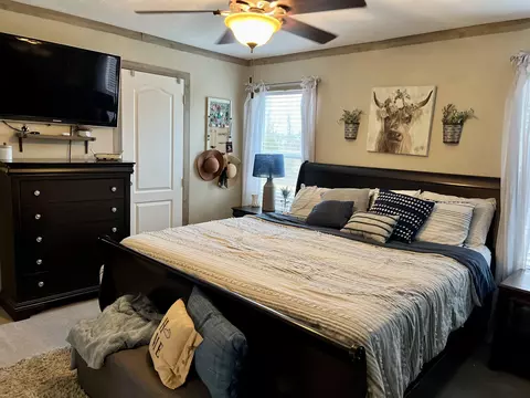 Bedroom - 170 Patsy Rd, Irvine, KY 40336 photo 2 of 7