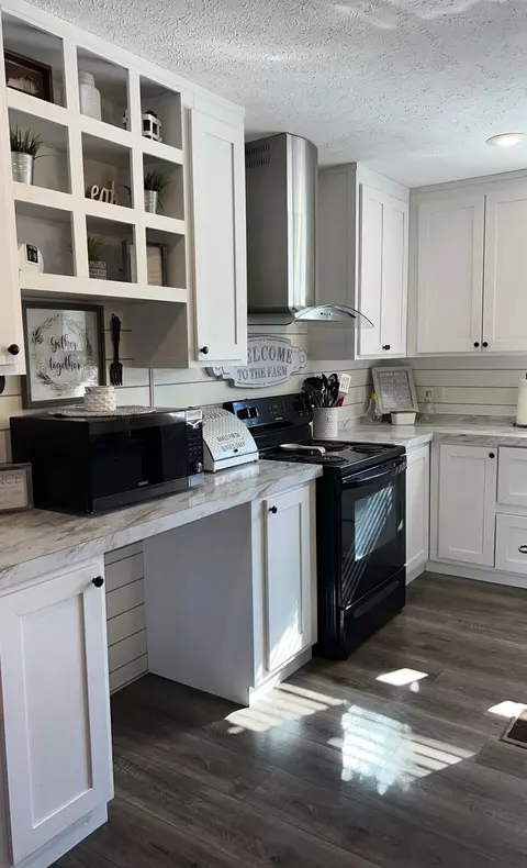 Kitchen - 170 Patsy Rd, Irvine, KY 40336 photo 4 of 6
