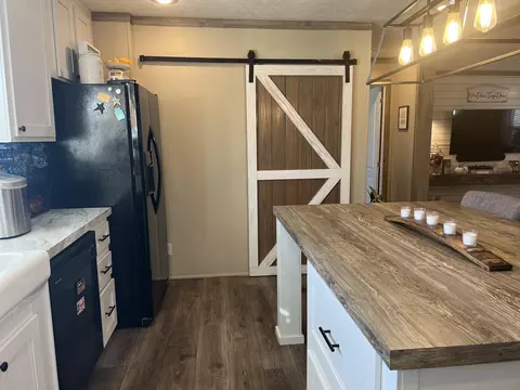 Kitchen - 170 Patsy Rd, Irvine, KY 40336 photo 2 of 6