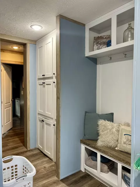 Entry Way - 170 Patsy Rd, Irvine, KY 40336 photo 2 of 2