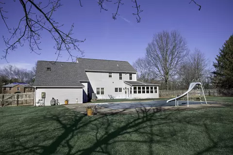 Exterior - 221 Eagle Dr, Versailles, KY 40383 photo 3 of 5