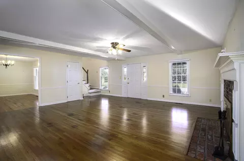 Living - 221 Eagle Dr, Versailles, KY 40383 photo 4 of 4