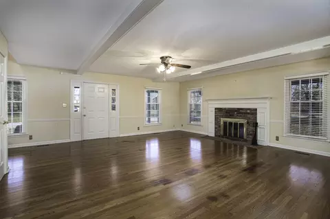 Living - 221 Eagle Dr, Versailles, KY 40383 photo 1 of 4