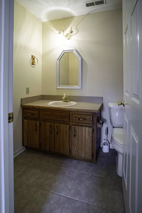 Bath - 221 Eagle Dr, Versailles, KY 40383 photo 6 of 7