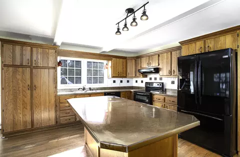 Kitchen - 221 Eagle Dr, Versailles, KY 40383 photo 2 of 2