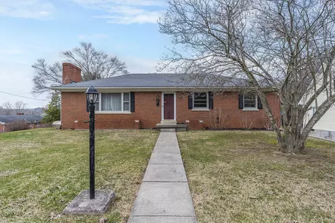 437 Ann St, Irvine, KY 40336