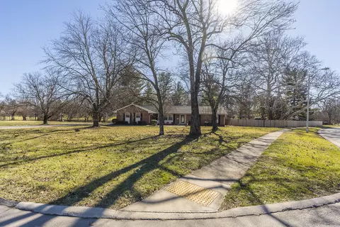 1600 Ft Sumter Dr, Lexington, KY 40505