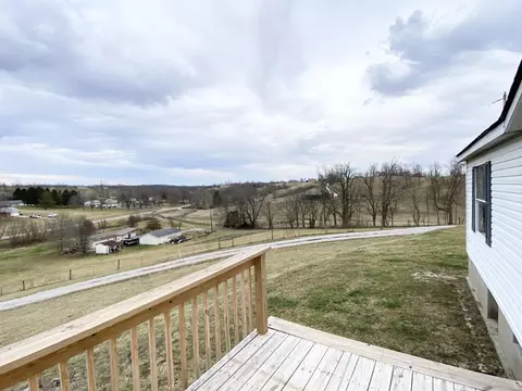 2593 Irvine Rd, Winchester, KY 40391