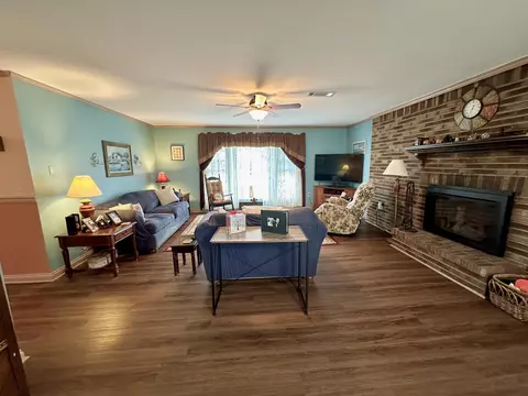 Living - 159 Privett Rd, Strunk, KY 42649 photo 2 of 6