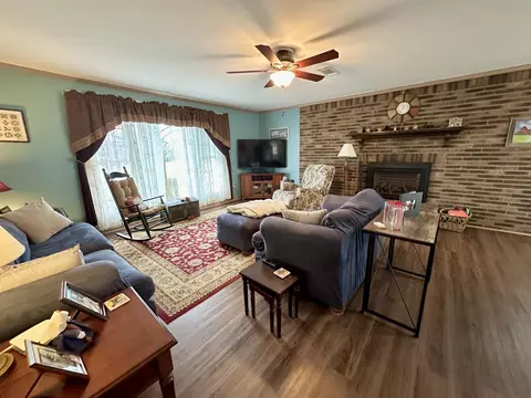 Living - 159 Privett Rd, Strunk, KY 42649 photo 3 of 6