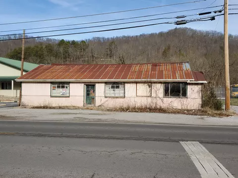 9775 Ky-122, Mcdowell, KY 41647 photo 3