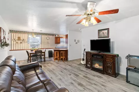 Living - 53 Walnut St, Burnside, KY 42519 photo 1 of 4