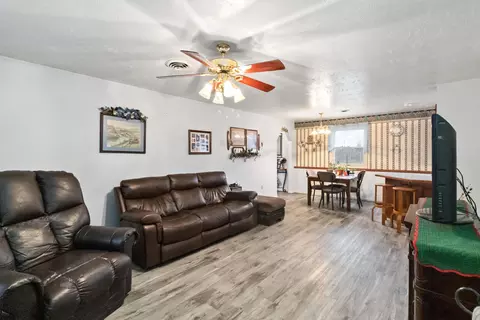 Living - 53 Walnut St, Burnside, KY 42519 photo 2 of 4