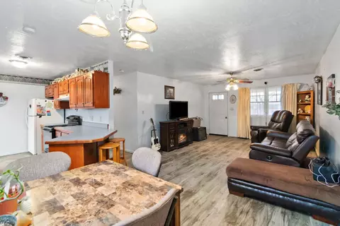 Living - 53 Walnut St, Burnside, KY 42519 photo 4 of 4