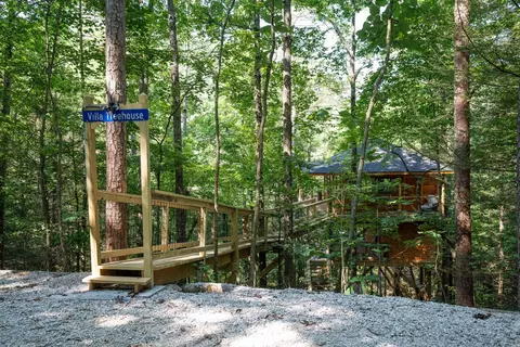 637 Cave Hollow Rd, Campton, KY 41301