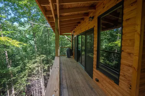 689 Cave Hollow Rd, Campton, KY 41301