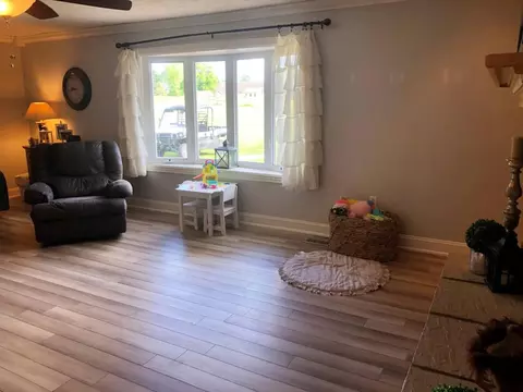 Living - 1410 Ky 80, Windsor, KY 42565 photo 3 of 5