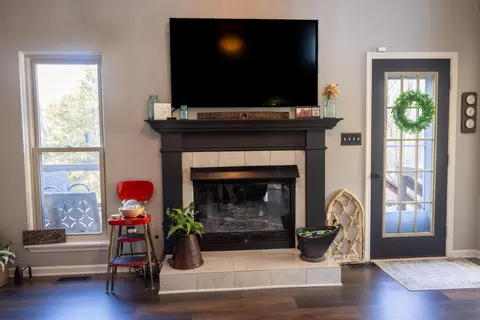 Living - 113 Man O War Ct, Georgetown, KY 40324 photo 1 of 3