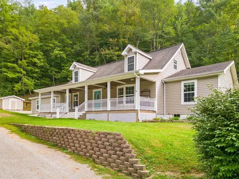 632 W H Dixon Blvd, Paintsville, KY 41240
