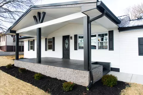 8141 Stonelick Rd, Maysville, KY 41056