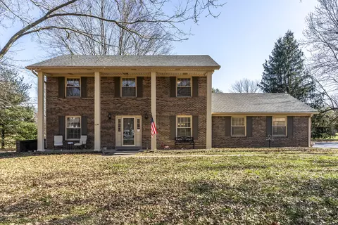 1138 W Secretariat Dr, Danville, KY 40422