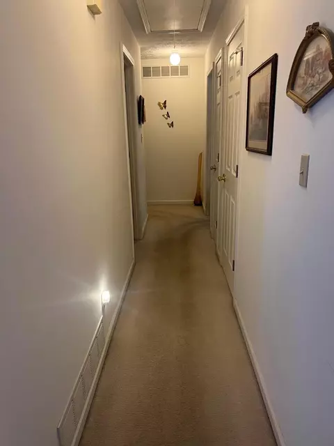 Entry Way - 130 Eastern Ave, Lancaster, KY 40444 photo 1 of 2