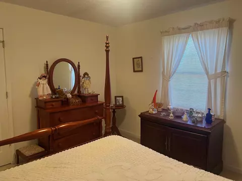 Bedroom - 130 Eastern Ave, Lancaster, KY 40444 photo 3 of 4