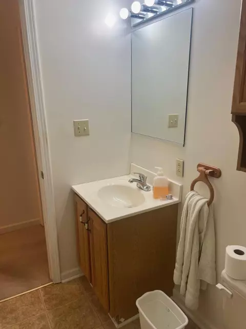 Bath - 130 Eastern Ave, Lancaster, KY 40444 photo 2 of 7