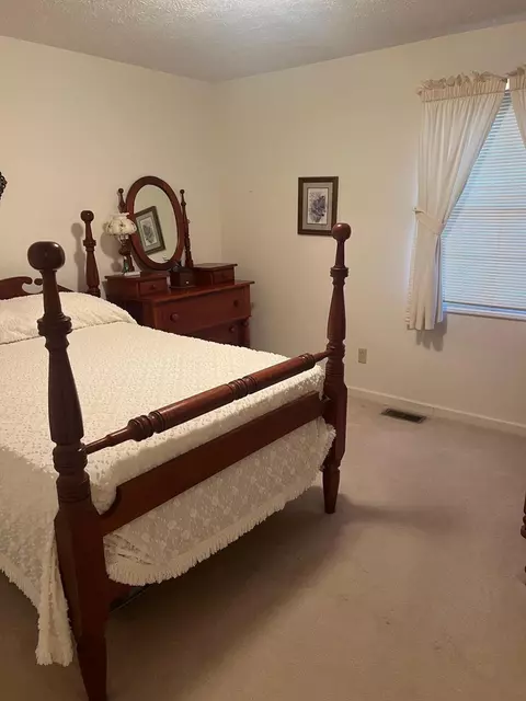 Bedroom - 130 Eastern Ave, Lancaster, KY 40444 photo 1 of 4