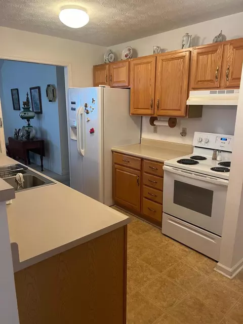 Kitchen - 130 Eastern Ave, Lancaster, KY 40444 photo 1 of 2