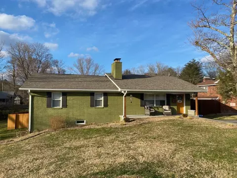 806 Cirencester Ave, Middlesboro, KY 40965