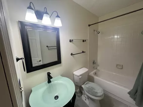 Bath - 241 Circle Dr, Morehead, KY 40351 photo 4 of 4
