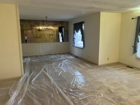 Living - 241 Circle Dr, Morehead, KY 40351 photo 2 of 3