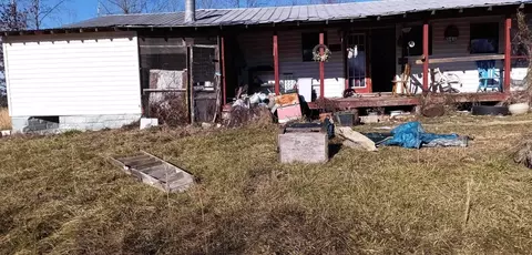 1297 Lower Oak Grove Rd, Morehead, KY 40351