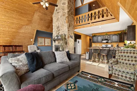 Living - 992 Stonegate Dr, Burnside, KY 42519 photo 4 of 4
