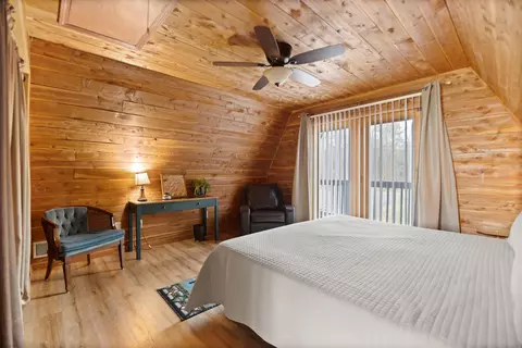 Bedroom - 992 Stonegate Dr, Burnside, KY 42519 photo 8 of 9