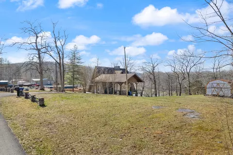 Exterior - 992 Stonegate Dr, Burnside, KY 42519 photo 6 of 21