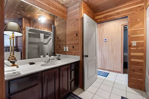 Bath - 992 Stonegate Dr, Burnside, KY 42519 photo 1 of 2