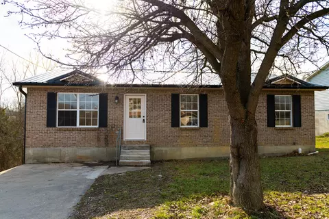 418 N Ronda Dr, Falmouth, KY 41040