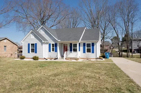 1037 Twelve Oaks Dr, Lawrenceburg, KY 40342