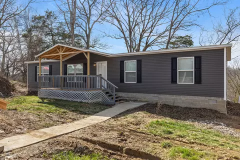 665 Sand Hill Rd, Irvine, KY 40336