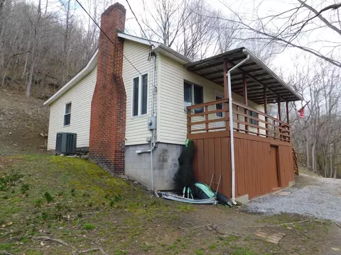 Exterior - 146 Bailey Loop, Loyall, KY 40854 photo 3 of 7