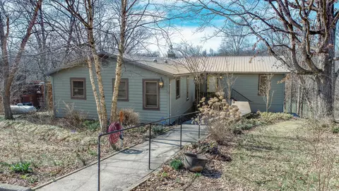 208 Azalea Ct, Carlisle, KY 40311