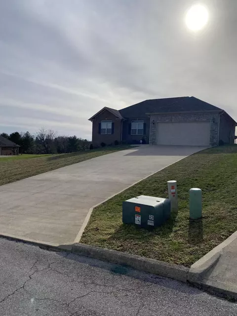 300 E Saddlebrook Dr, Somerset, KY 42503