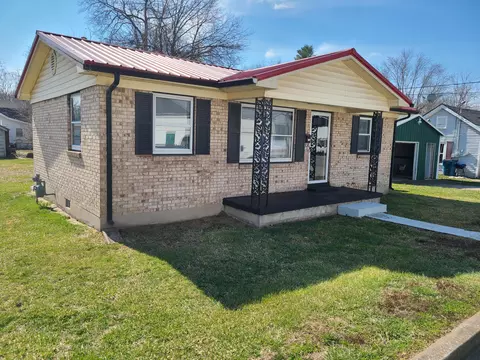 404 W Factory St, Harrodsburg, KY 40330
