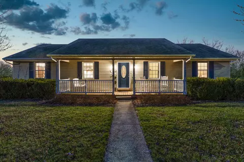 202 Crown Point Dr, Frankfort, KY 40601