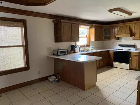 Kitchen - 20 Trammell Ln, Corbin, KY 40701 photo 7 of 8