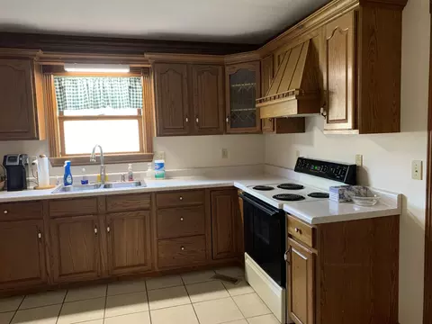 Kitchen - 20 Trammell Ln, Corbin, KY 40701 photo 2 of 8