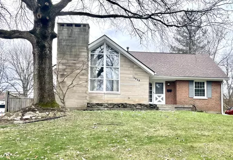 1030 Elmendorf Dr, Lexington, KY 40517
