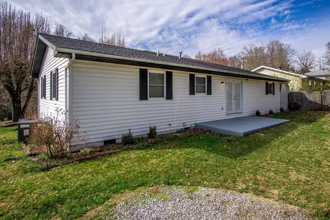 900 W 8th St, Corbin, KY 40701 photo 3
